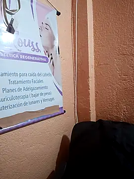 Mia-Glow online show from October 28, 2025, 12:26 pm