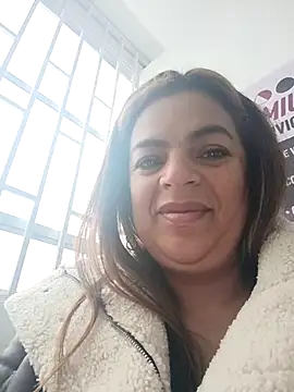 Mia-Glow online show from November 21, 2025, 12:04 pm