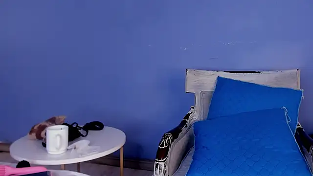 XimenaRougge online show from November 17, 2025, 1:26 pm