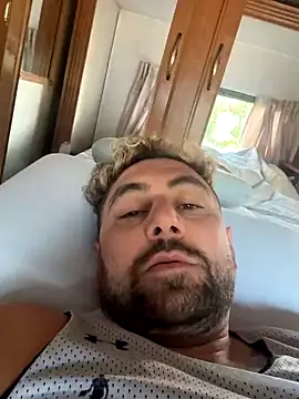 Snapshot of speakonit chatting on September 24, 2025, 3:29 pm speakonit online show from September 24, 2025, 3:29 pm