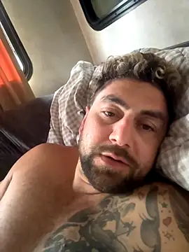 Snapshot of speakonit chatting on October 31, 2025, 5:53 pm speakonit online show from October 31, 2025, 5:53 pm