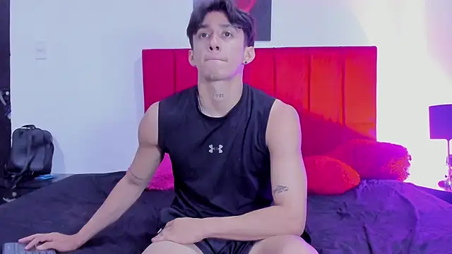 AndretiiAndCamila online show from November 4, 2025, 1:15 pm