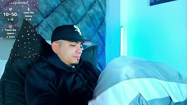 OwenStonne  online show from December 5, 2025, 12:48 pm