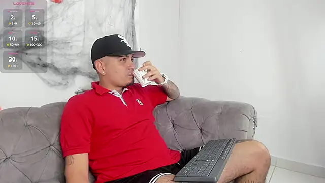 OwenStonne  online show from October 28, 2025, 4:13 am