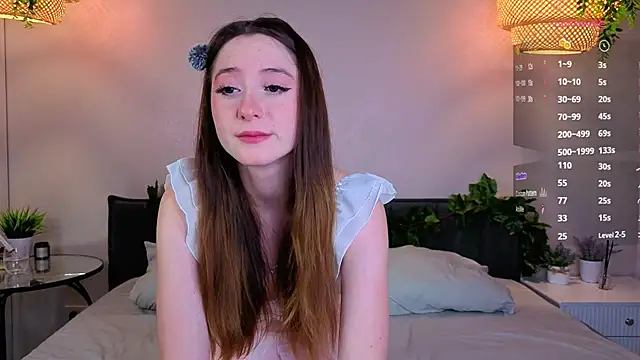 Snapshot of KayleeAgney chatting on October 5, 2025, 7:48 pm KayleeAgney online show from October 5, 2025, 7:48 pm