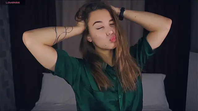 Snapshot of KayleenCurtis chatting on October 22, 2025, 5:18 am KayleenCurtis online show from October 22, 2025, 5:18 am