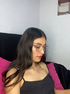 Snapshot of hotwife26 chatting on May 14, 2026, 5:26 am hotwife26 online show from May 14, 2026, 5:26 am