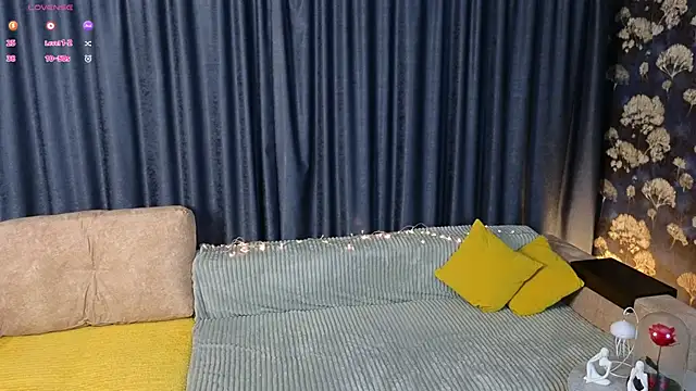 LouisaChaobal online show from November 9, 2025, 1:20 am