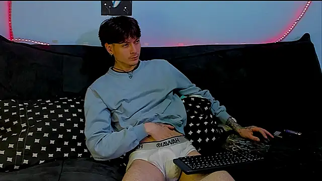 Dioniso guy8 online show from April 15, 2026, 7:51 pm