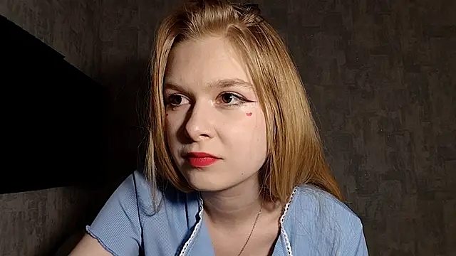 Snapshot of LiaVibes chatting on October 14, 2025, 7:53 am LiaVibes online show from October 14, 2025, 7:53 am