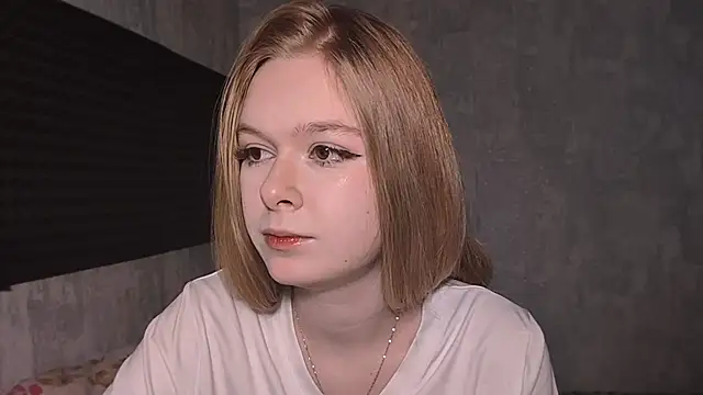 LiaVibes online show from April 7, 2026, 7:21 am