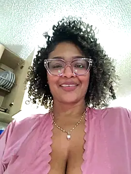 Snapshot of BiiancaEstradaa chatting on February 13, 2026, 2:22 am BiiancaEstradaa online show from February 13, 2026, 2:22 am