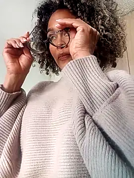 Snapshot of BiiancaEstradaa chatting on February 8, 2026, 9:45 pm BiiancaEstradaa online show from February 8, 2026, 9:45 pm