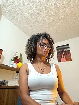 Snapshot of BiiancaEstradaa chatting on February 1, 2026, 1:48 am BiiancaEstradaa online show from February 1, 2026, 1:48 am