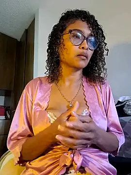 Snapshot of BiiancaEstradaa chatting on February 11, 2026, 12:49 pm BiiancaEstradaa online show from February 11, 2026, 12:49 pm