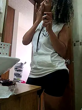 Snapshot of BiiancaEstradaa chatting on February 21, 2026, 5:48 pm BiiancaEstradaa online show from February 21, 2026, 5:48 pm