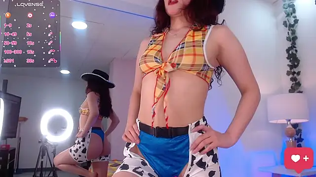 Snapshot of Tiffanygh_ chatting on October 15, 2025, 7:44 pm Tiffanygh  online show from October 15, 2025, 7:44 pm