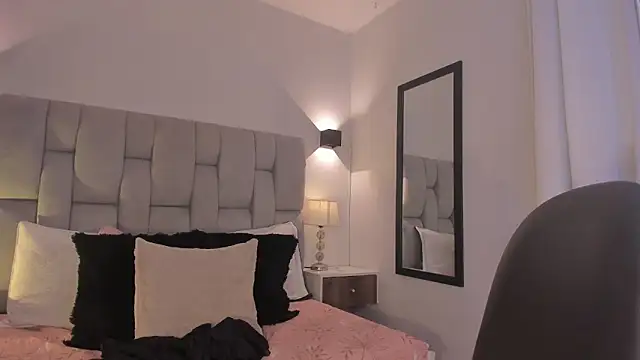 Seraphyne666 online show from April 15, 2026, 6:01 pm