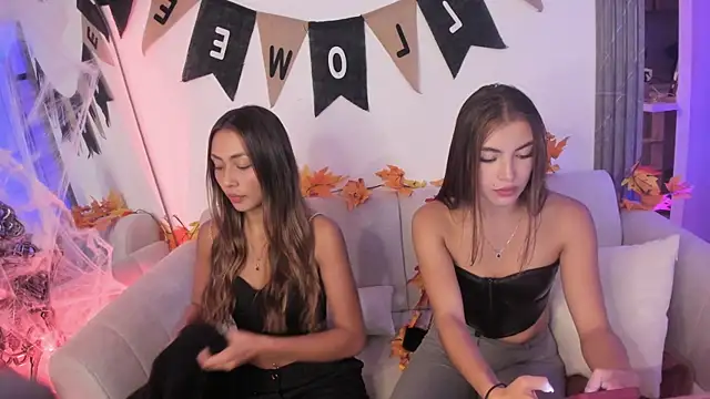 Snapshot of spicy_angels_ chatting on October 11, 2025, 3:40 am spicy angels online show from October 11, 2025, 3:40 am