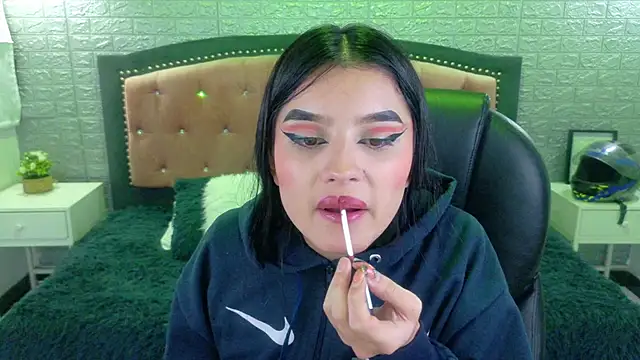 Snapshot of Natalie_loffreda chatting on February 4, 2026, 3:23 am Natalie loffreda online show from February 4, 2026, 3:23 am