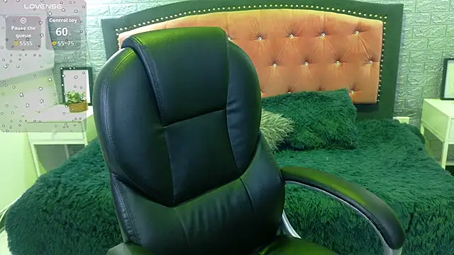 Snapshot of Natalie_loffreda chatting on November 11, 2025, 3:45 am Natalie loffreda online show from November 11, 2025, 3:45 am