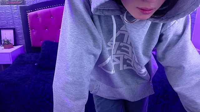 Snapshot of Natalie_loffreda chatting on November 21, 2025, 3:16 am Natalie loffreda online show from November 21, 2025, 3:16 am