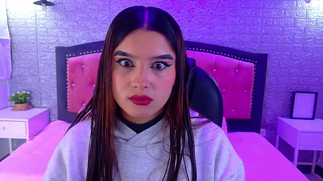 Snapshot of Natalie_loffreda chatting on December 21, 2025, 3:30 am Natalie loffreda online show from December 21, 2025, 3:30 am