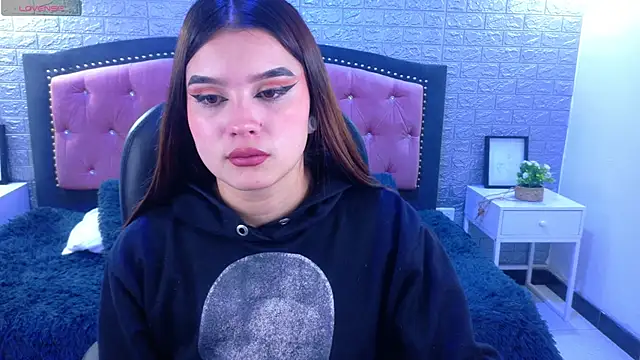 Snapshot of Natalie_loffreda chatting on October 25, 2025, 2:44 am Natalie loffreda online show from October 25, 2025, 2:44 am