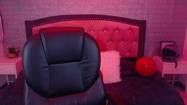 Snapshot of Natalie_loffreda chatting on February 27, 2026, 9:14 pm Natalie loffreda online show from February 27, 2026, 9:14 pm