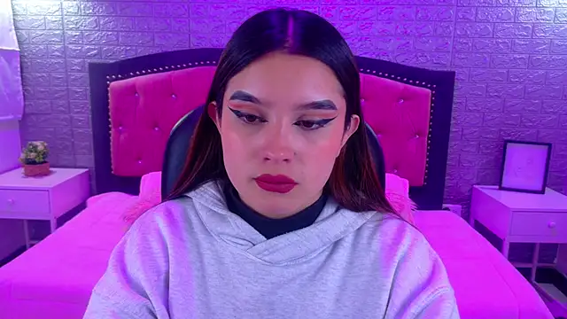 Snapshot of Natalie_loffreda chatting on December 19, 2025, 3:21 am Natalie loffreda online show from December 19, 2025, 3:21 am