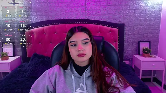 Snapshot of Natalie_loffreda chatting on November 10, 2025, 3:00 am Natalie loffreda online show from November 10, 2025, 3:00 am