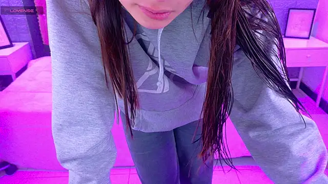 Snapshot of Natalie_loffreda chatting on December 16, 2025, 3:22 am Natalie loffreda online show from December 16, 2025, 3:22 am