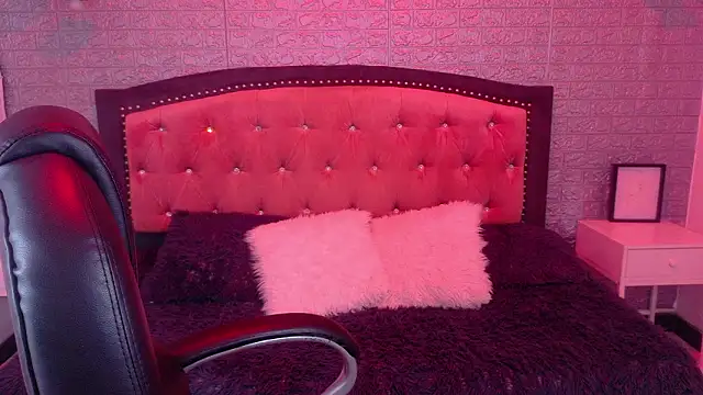 Snapshot of Natalie_loffreda chatting on February 7, 2026, 3:03 am Natalie loffreda online show from February 7, 2026, 3:03 am