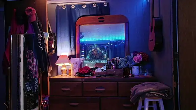 Snapshot of HotRedYeag chatting on February 5, 2026, 11:28 am HotRedYeag online show from February 5, 2026, 11:28 am