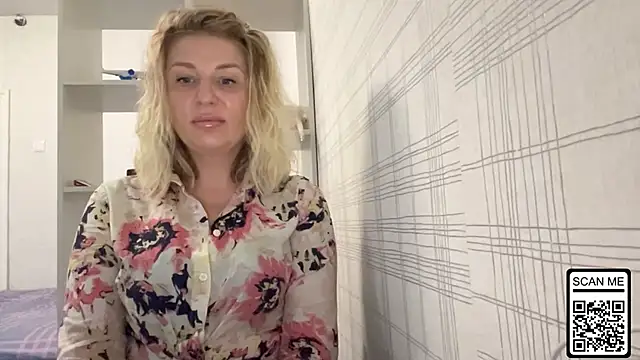 Snapshot of Blondie_xoxoxo chatting on October 27, 2025, 8:37 am Blondie xoxoxo online show from October 27, 2025, 8:37 am