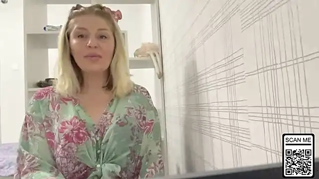 Snapshot of Blondie_xoxoxo chatting on November 11, 2025, 12:44 pm Blondie xoxoxo online show from November 11, 2025, 12:44 pm