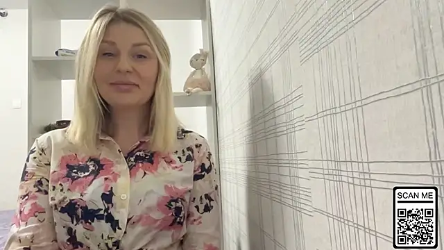 Snapshot of Blondie_xoxoxo chatting on November 10, 2025, 5:18 pm Blondie xoxoxo online show from November 10, 2025, 5:18 pm