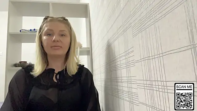 Snapshot of Blondie_xoxoxo chatting on November 14, 2025, 2:10 pm Blondie xoxoxo online show from November 14, 2025, 2:10 pm