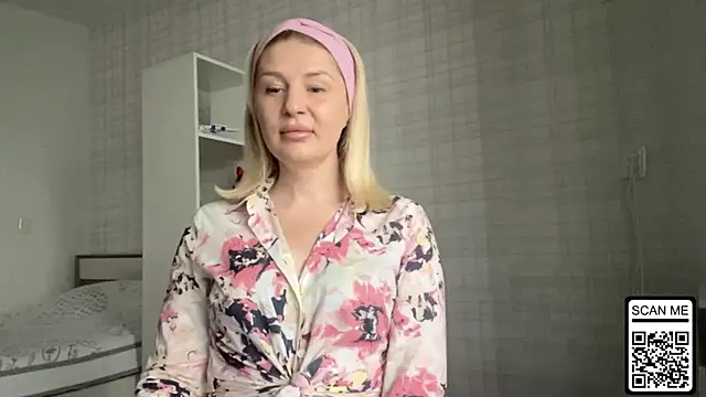 Snapshot of Blondie_xoxoxo chatting on November 26, 2025, 8:36 am Blondie xoxoxo online show from November 26, 2025, 8:36 am