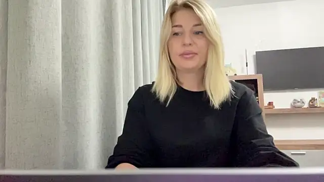 Snapshot of Blondie_xoxoxo chatting on September 9, 2025, 5:39 am Blondie xoxoxo online show from September 9, 2025, 5:39 am