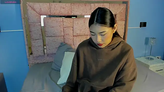 LICKY LOV online show from October 24, 2025, 3:16 am