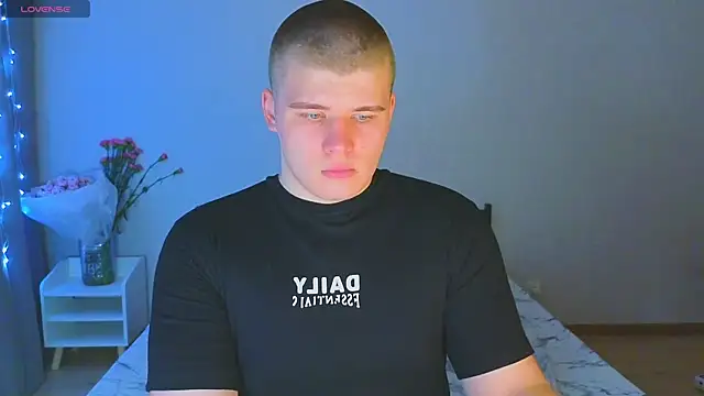 kittenmurr online show from November 10, 2025, 7:19 pm