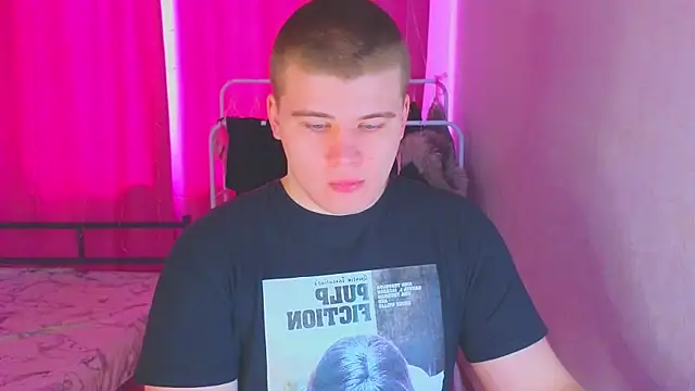 Snapshot of kittenmurr chatting on February 14, 2026, 6:24 am kittenmurr online show from February 14, 2026, 6:24 am