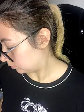 Snapshot of Blair_Bunnyy chatting on November 19, 2025, 4:01 am Blair Bunnyy online show from November 19, 2025, 4:01 am