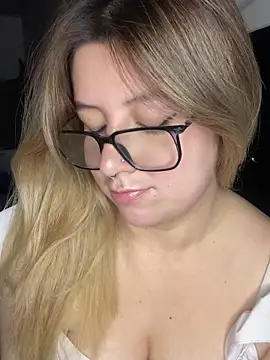 Snapshot of Blair_Bunnyy chatting on November 20, 2025, 6:14 am Blair Bunnyy online show from November 20, 2025, 6:14 am