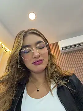 Snapshot of jenn_fit chatting on April 24, 2026, 1:40 am jenn fit online show from April 24, 2026, 1:40 am