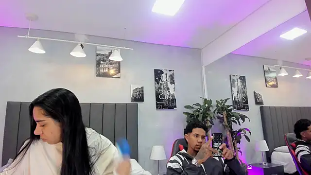 violet and myers online show from November 18, 2025, 11:24 am