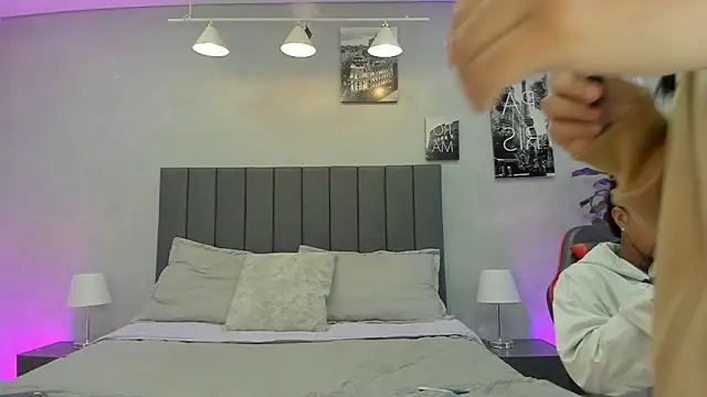 violet and myers online show from October 22, 2025, 11:31 am