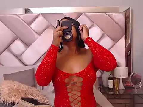 Snapshot of Ashleyroberst chatting on October 28, 2025, 10:03 am Ashleyroberst online show from October 28, 2025, 10:03 am