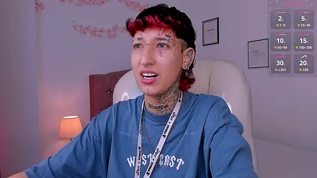 Luci Rose online show from April 7, 2026, 8:32 pm